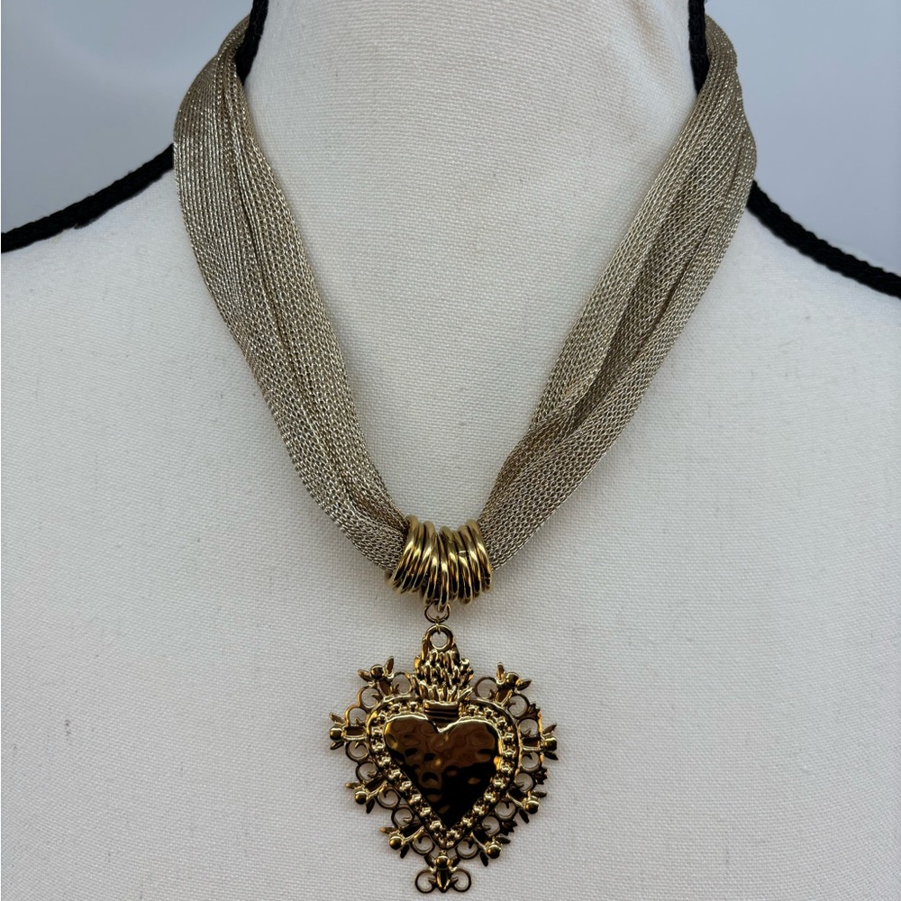 Vintage Gold Mesh Heart Pendant Necklace. Excellent condition. Statement piece - Picture 2 of 6
